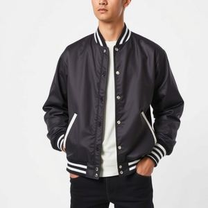 Veste universitaire en laine, manches en cuir, matelassage épais et chaud : qualité supérieure, logo brodé personnalisé, nouveau style, prix de gros - Product Image 4