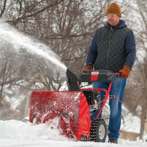 Souffleuse à neige en excellent état à vendre avec une efficacité impressionnante pour le déneigement résidentiel et commercial - Product Image 5