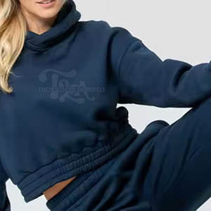 Dernier style, sweat à capuche en tricot d'hiver pour femmes, crop top, couleur unie, logo personnalisé sur le devant, 100% coton, vente en gros - Product Image 5