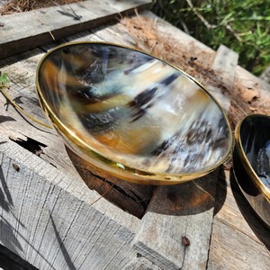 Auténtico Cuenco Artesanal de Cuerno de Búfalo con Acabado Natural Elegante y Brillante para Interiores de Madera y Rústicos al Precio Más Bajo - Product Image 4