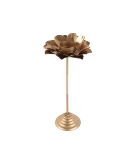 Bougeoir en métal de luxe moderne Bougeoir en aluminium au design unique Photophore décoratif de Noël pour mariages et événements - Product Image 1