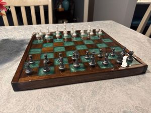 Jeu d'échecs en bois et résine pour tournoi |   Finition de qualité supérieure, fabrication artisanale |   Vente en gros en vrac d'usine - Product Image 1