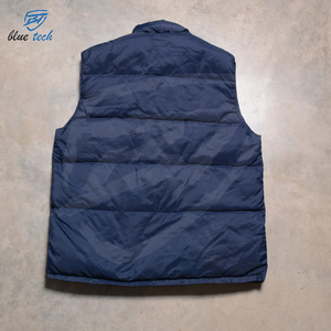 Vêtements d'extérieur décontractés à fermeture éclair d'hiver pour hommes Logo personnalisé Polaire 100% Polyester Gilet bouffant coupe-vent - Product Image 4