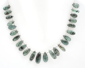 Classy Natural Green Gemstone <b>Necklace</b> With Smooth Finish On <b>Long</b> <b>Chain</b> For Formal And Party Wear For Women's - Product Image 2