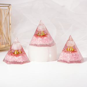 Pirámide de Cuarzo Rosa Orgone con Globo, Atractiva y de Alta Calidad, para Meditación y Decoración, Venta al Por Mayor - Product Image 1