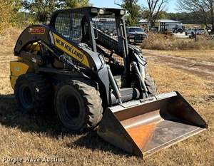 Cargadora Compacta New Holland L228 con Motor Potente, Sistema Hidráulico Eficiente, para Construcción y Paisajismo - Product Image 2
