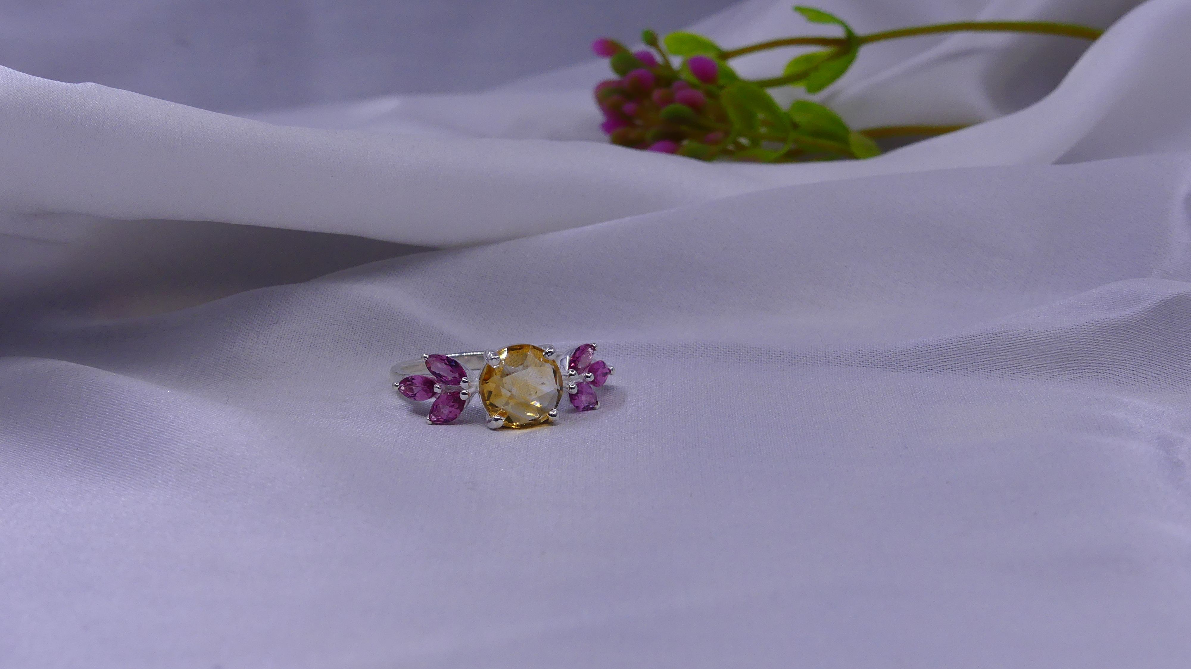 สีเหลือง