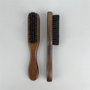 Brosse à barbe en bois avec poils en nylon pour l'entretien éco-responsable de la barbe masculine - Product Image 2
