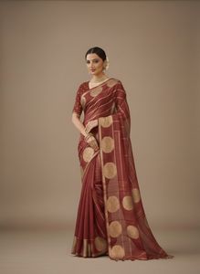 Sari de Seda Tejido a Mano para Mujer con Bordado de Pavo Real en Dorado Zari sobre Ruchi de Viscosa - Product Image 3