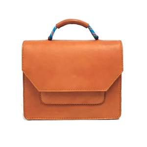 Modern Take on The Classic Messenger Bag Mango de cuerda trenzada de cuero de grano completo Único de estilo de color y textura de Indonesia - Product Image 6