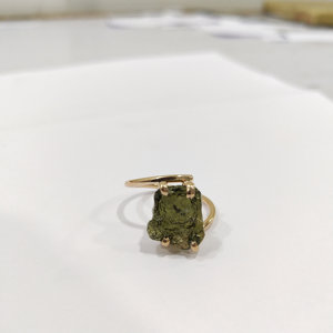 Genuino auténtico anillo de piedras preciosas de moldavita hermoso diseño hecho a mano regalo para su regalo de compromiso para su regalo de aniversario - Product Image 1