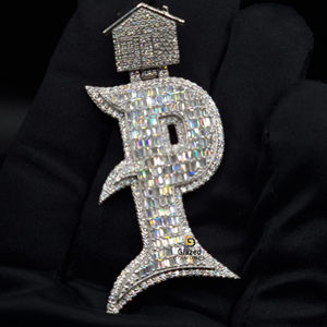 Superbe nouveau pendentif Hip Hop en or blanc 10 carats Initial 'P' entièrement glacé personnalisé avec des fêtes VVS brillantes cultivées en laboratoire - Product Image 5