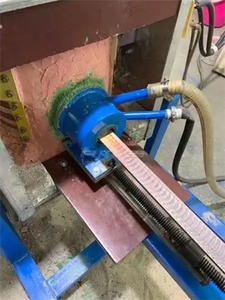 Petite machine de coulée continue horizontale avec contrôle PLC et traction par servomoteur pour la production de barres en cuivre, laiton et bronze - Product Image 2