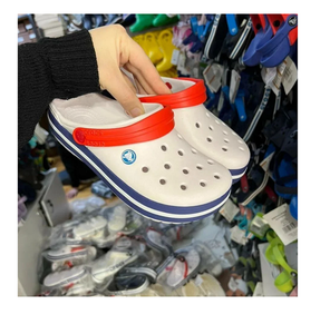Explorez les palettes Crocs à prix réduit à vendre, parfaites pour les événements occasionnels, idéales pour les détaillants qui cherchent à économiser sur les chaussures - Product Image 2