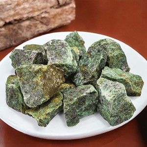 Rubí natural en fucsita Piedra en bruto cristal en bruto a granel para Reiki Chakra curación equilibrio de energía al por mayor para la decoración - Product Image 1