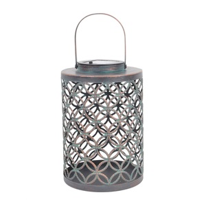 Lanternes et bougeoirs en métal faits à la main, fer gaufré à lumière chaude avec finition patinée, décoration d'intérieur - Product Image 5