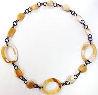 Collier en corne de boeuf de buffle pour femmes de style classique New Look Natural Eco-Friendly Imitation Pearl pour les filles