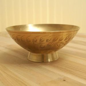 Bol de service en laiton vintage pour la décoration de cuisine indienne classique, rehaussant l'atmosphère traditionnelle - Product Image 1