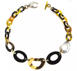 Collier à la mode de qualité supérieure en corne de buffle bijoux naturels par l'artisanat en croissant - Product Image 1