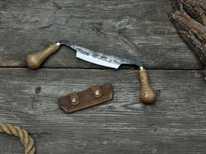 Couteau de charpentier pour projets en bois Lame en acier au carbone, manche en bois de frêne, fourreau en cuir Couteau de menuiserie forgé à la main pour le travail du bois. - Product Image 4