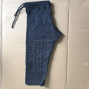 Kimono de karaté gris foncé, uniforme d'arts martiaux, sergé/toile, unisexe, adulte, approuvé, respirant, confortable - Product Image 5