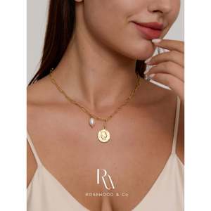 สร้อยคอจี้แบบเชื่อมต่อชุบทอง 18K สไตล์วินเทจ พร้อมเหรียญทองคำแท้ประดับมุกแท้ ดีไซน์ทันสมัย - Product Image 3