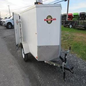 Remorque de chargement fermée Car Mate <span class=keywords><strong>4x6</strong></span> Durable Compact Hauler avec porte arrière simple, cadre en acier, construction résistante aux intempéries - Product Image 1