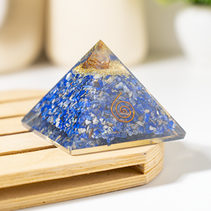 Pyramides d'orgone naturel en lapis-lazuli avec pointes de cristal pour la guérison, la méditation et la décoration - Product Image 5
