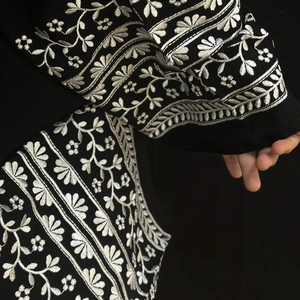 Abayas élégantes et modestes brodées à la main pour femmes, vêtements et accessoires musulmans traditionnels - Product Image 1
