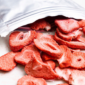 Délicieuses tranches de fraises lyophilisées chipps de fraises séchées naturelles végétaliennes saines - Product Image 4