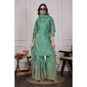 Salwar Kameez de Seda Dorada con Diseño de Lujo y Bordado Intenso, de Secado Rápido, Largo hasta la Rodilla, para Mujeres, Ideal para Fiestas y Mehendi Sangeet - Product Image 2