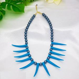 Collar de cuentas de resina con forma de cuerno, joyería llamativa de estilo bohemio hecha a mano con cuentas gruesas para moda de mujer y Ropa Étnica - Product Image 2