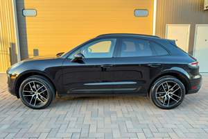 Porsche Macan 2022 en parfait état, environ 5 900 milles, moteur 4 cylindres turbo, transmission intégrale, pack Premium Plus - Product Image 3