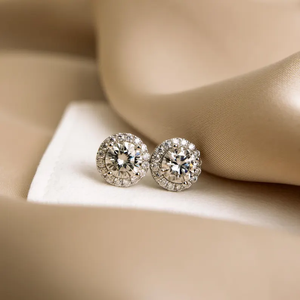 Pendientes de plata de ley 925 con diamantes de moissanita VVS de corte redondo, estilo Iced Out, de lujo, para uso diario, para mujer. - Product Image 1