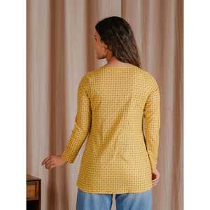 Haut court en coton Butti jaune-vert respirant à imprimé technique - Product Image 6