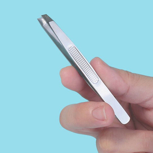 Pinzas para Cejas de Acero Inoxidable de Alta Precisión KAAMIR INSTRUMENTS - Ligeras y Ecológicas, Precio al por Mayor para Profesionales - Product Image 2