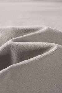 เสื้อยืดคอตตอน 100% คุณภาพสูง พิมพ์โลโก้ตามสั่ง ราคาโรงงาน CE น้ำหนัก 240 กรัม คอโอ ทรงกระชับ พิมพ์ลายซิลค์สกรีน แขนสั้น - Product Image 5