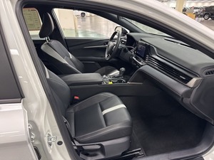 NOUVELLE OFFRE POUR UN VÉHICULE CAMRY SEDAN 2025 À FAIBLE KILOMÉTRAGE (D'OCCASION) - Product Image 6