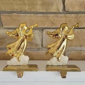 Espacios religiosos contemporáneos personalizados Ángel volador estatuilla de Metal dorado elegante decoración de Navidad acento para el estilo de vacaciones - Product Image 1