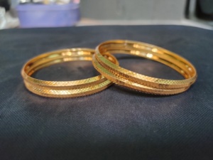 Fournisseurs en vrac Bracelets avec des bracelets à la mode de forme ronde plaqués or 22CT à vendre par les exportateurs indiens - Product Image 3