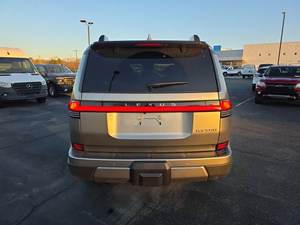 Auto Usado 2024 GX 550 Luxury con Navegación y Tracción en las 4 Ruedas, Vehículo Premium Usado, Automático Inteligente, en Buenas Condiciones - Product Image 5