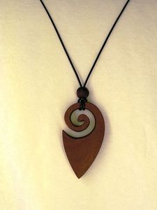 ATRACTIVIDAD PARA MUJERES HOMBRE NATURAL GRANDE BOHO TRIBAL SONO Colgante de madera en cordón ajustable Collar hecho a mano - Product Image 6