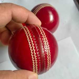 Balle de cricket professionnelle cousue à la main de haute qualité en cuir dur haute densité durable pour le match et la pratique - Product Image 3