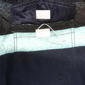 Short de sport en polyester noir pour homme | Logo de basket-ball personnalisé imprimé | Shorts de sport en maille en gros - Product Image 6