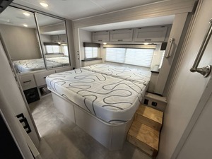 Caravane de voyage d'occasion 2024 Coachmen Freelander 29K-B-F pour l'extérieur, maison mobile, camping-car à vendre - Product Image 4
