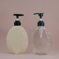 Vente en gros Bouteilles à presser plates en PET de 500ml personnalisées pour shampooing Gel douche Lotion Savon pour les mains Bouteilles en plastique emballage avec bouchon de pompe