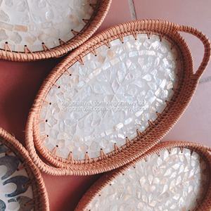 ถาดหวายทรงกลมลายมุกยี่ห้อเวียดนาม สำหรับตกแต่งร้านอาหาร ขายส่ง ราคาโรงงาน รับผลิตแบบ OEM/ODM ผลิตในเวียดนาม - Product Image 3