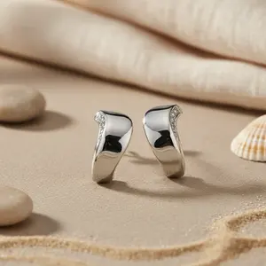 Pendientes de Botón de Plata con Circonitas Cúbicas y Baño de Rodio de Moda para Uso Diario de Mujer - Product Image 2