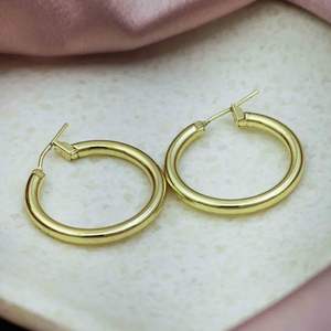 Pendientes de aro rellenos de oro de 14K 18K 24K de moda al por mayor, pendientes modernos chapados en oro, pendientes de aro clásicos, pendientes de aro personalizados - Product Image 2