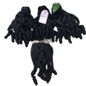 Ensemble de tissage et de fermeture, perruque bouclée rebondissante, cheveux Remy vierges de haute qualité pour femmes noires au prix de gros - Product Image 1